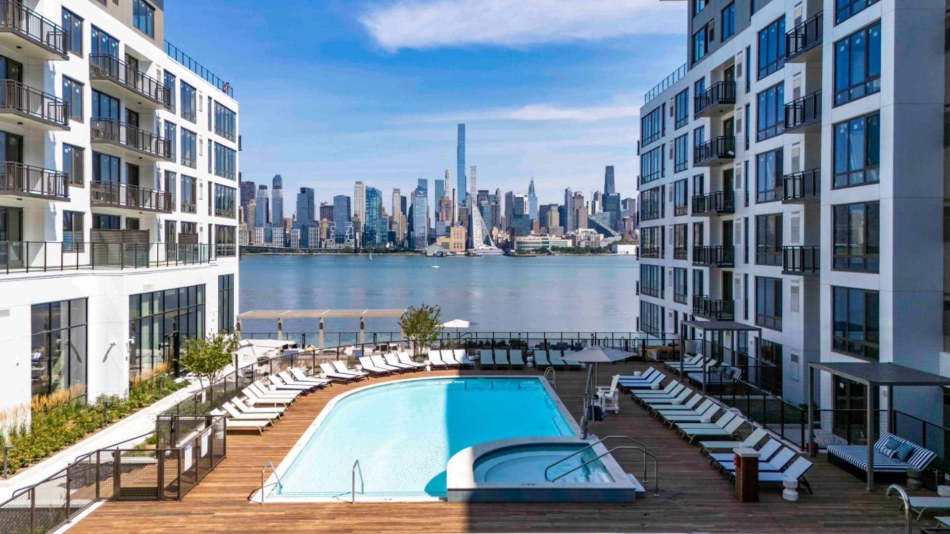 The Altiers Luxury Apartment Pool View