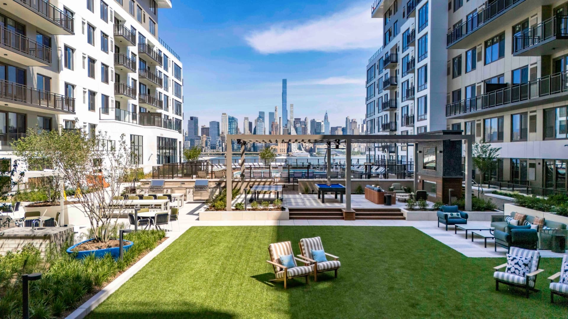 Resort-Style Courtyard